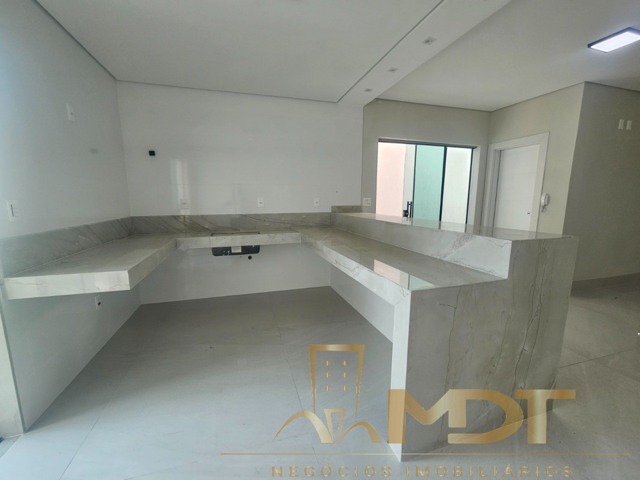 Casa à venda com 4 quartos, 209m² - Foto 35