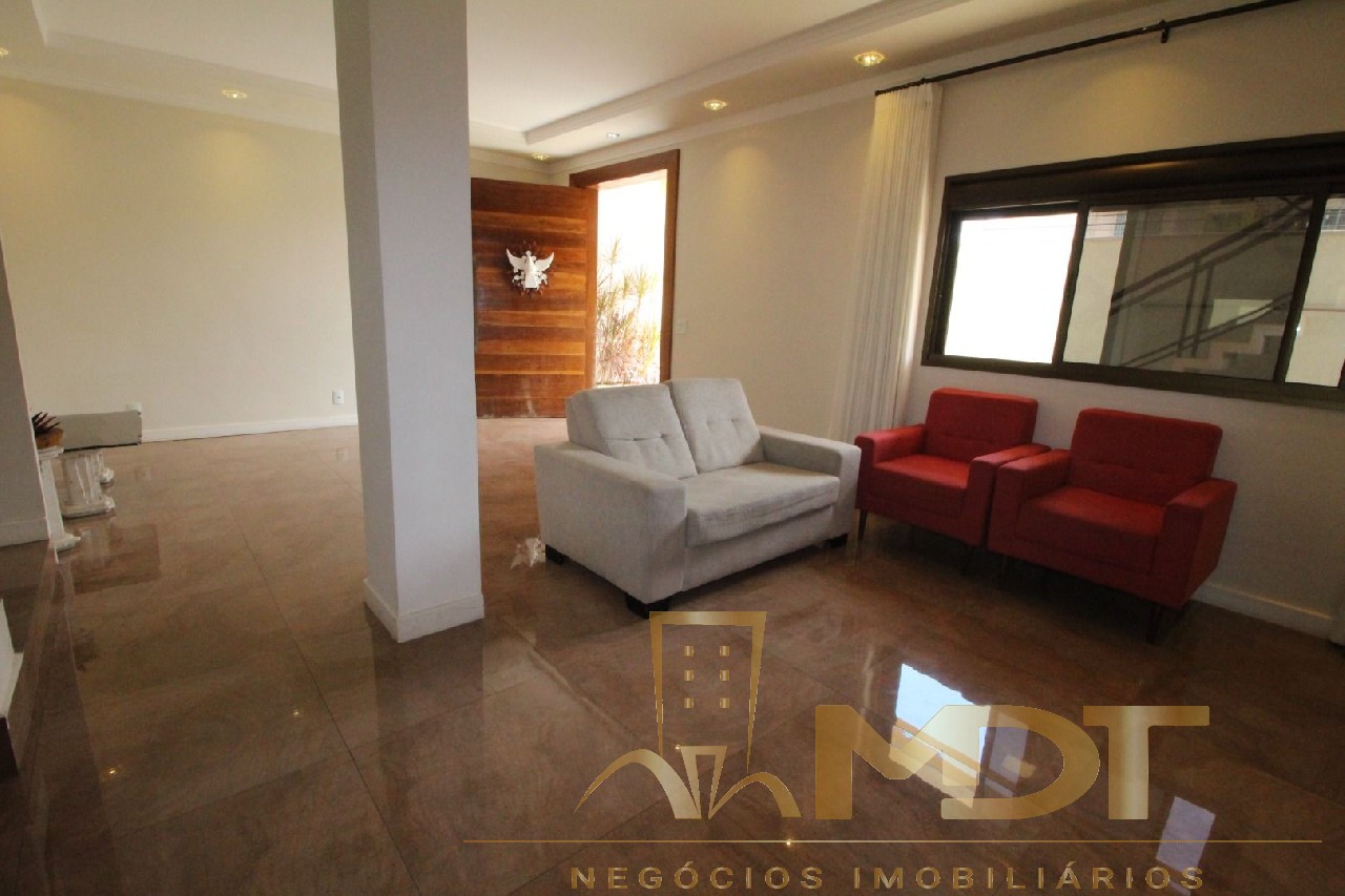 Casa à venda com 5 quartos, 220m² - Foto 11