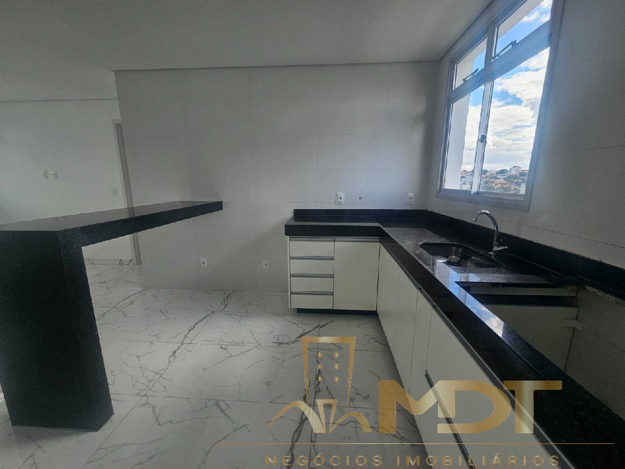 Apartamento à venda com 3 quartos, 75m² - Foto 3