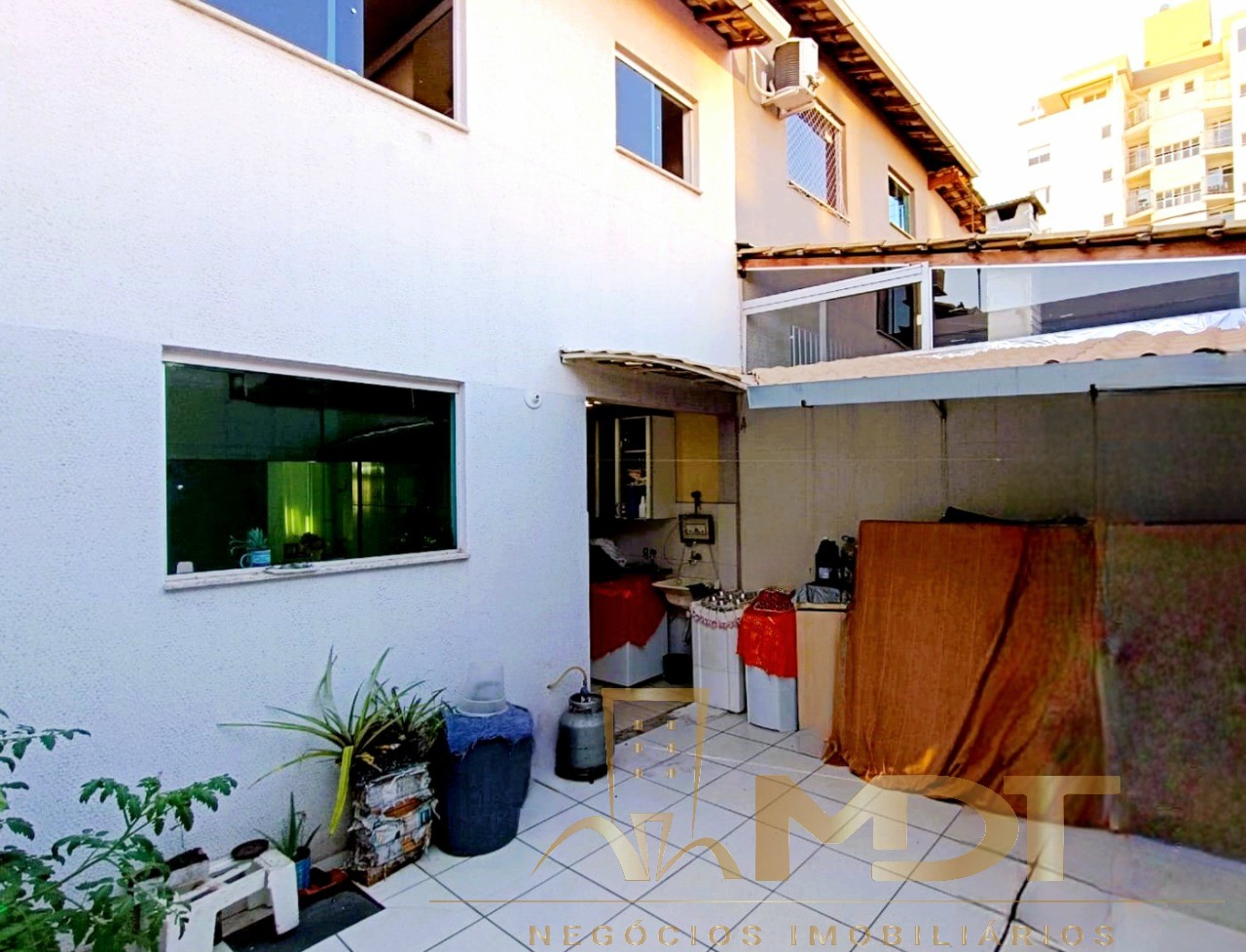 Casa à venda com 3 quartos, 90m² - Foto 10