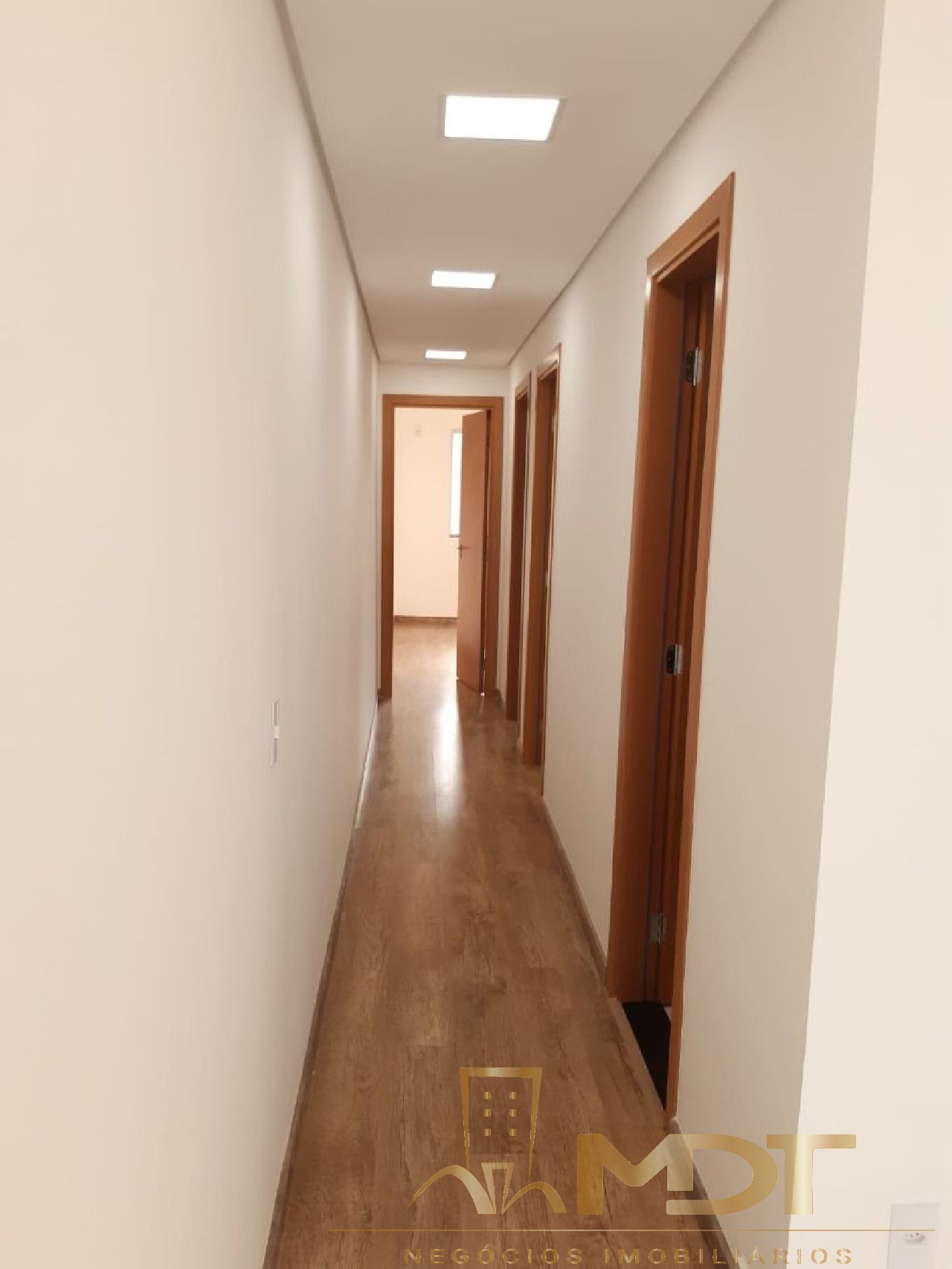 Casa à venda com 3 quartos, 90m² - Foto 3