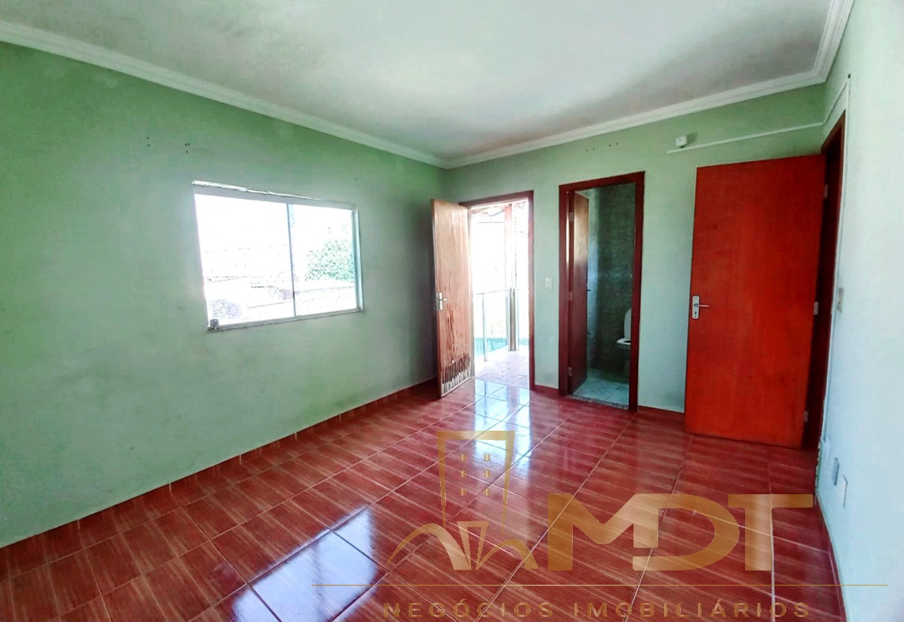 Casa à venda com 4 quartos, 157m² - Foto 1