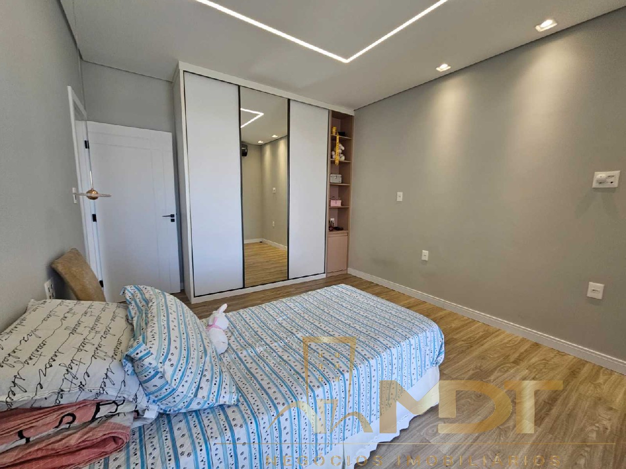 Casa à venda com 5 quartos, 310m² - Foto 9