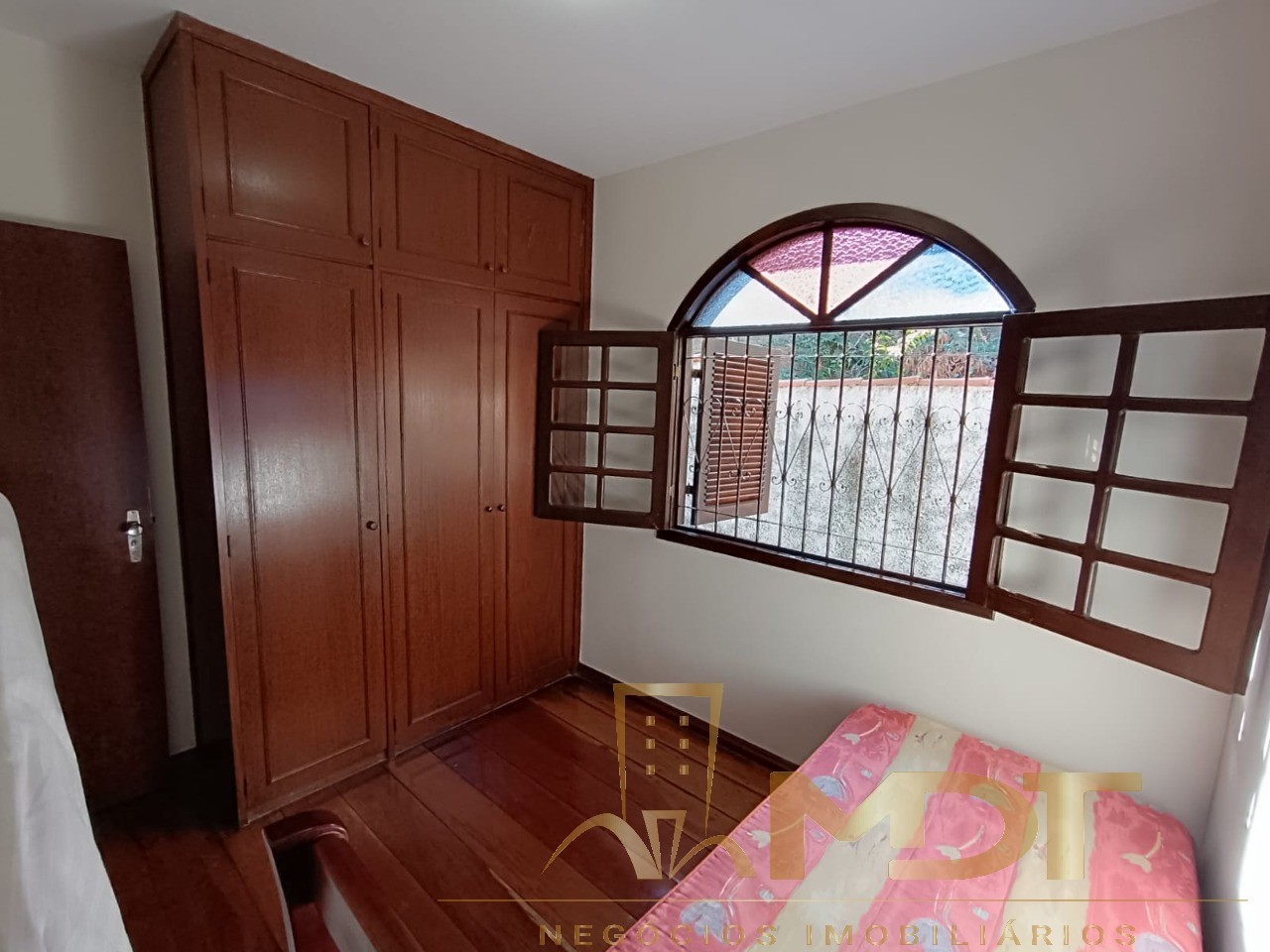 Casa à venda com 4 quartos, 314m² - Foto 8