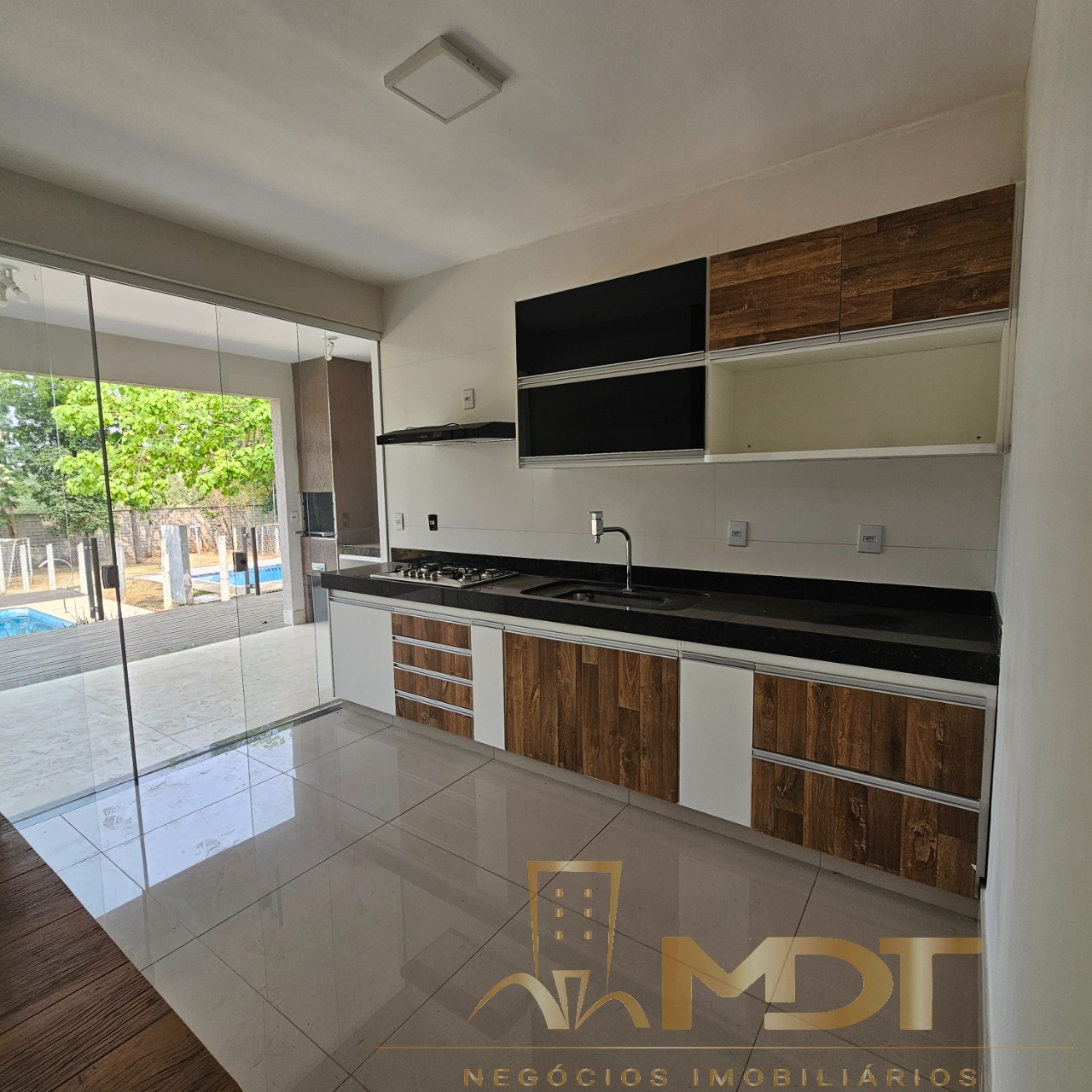 Casa à venda com 4 quartos, 250m² - Foto 10