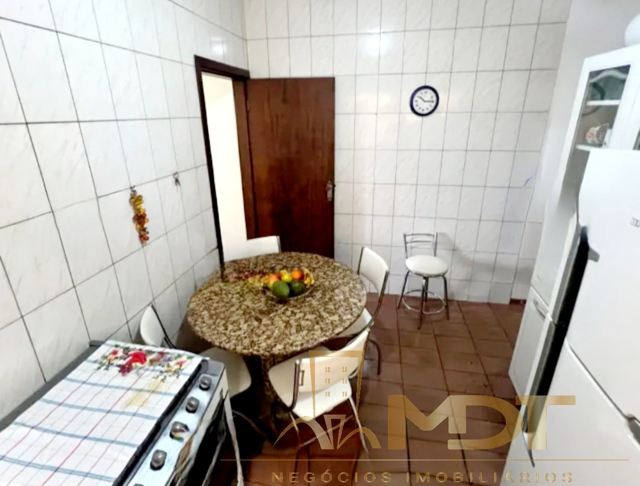 Casa à venda com 2 quartos, 100m² - Foto 4