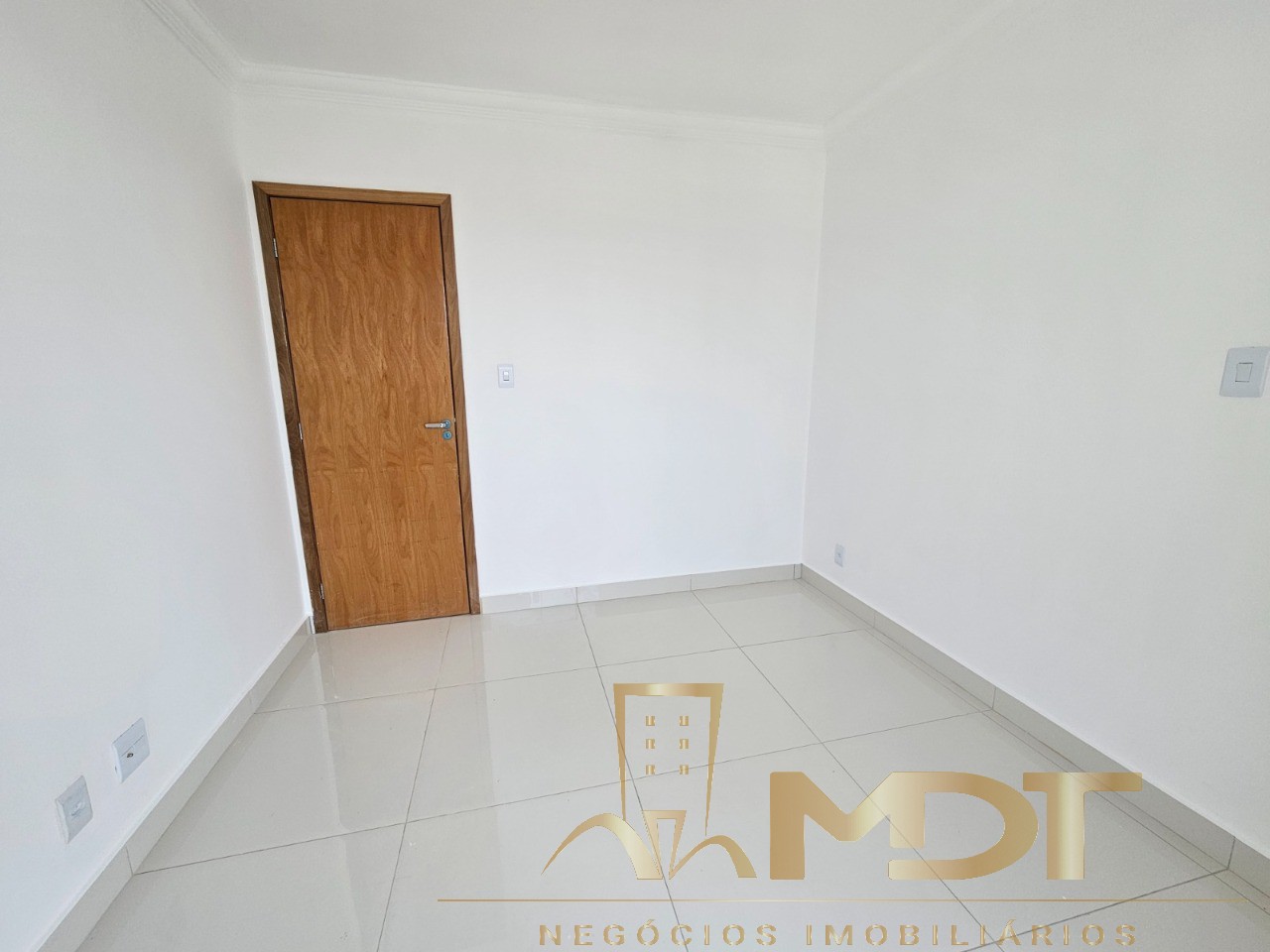 Casa à venda com 2 quartos, 110m² - Foto 2