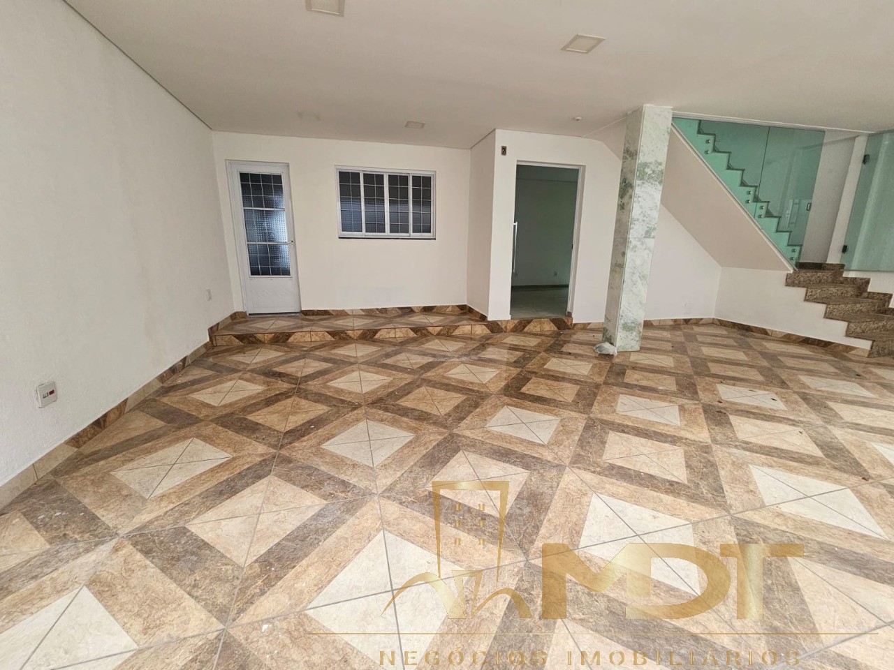 Casa à venda com 4 quartos, 200m² - Foto 5