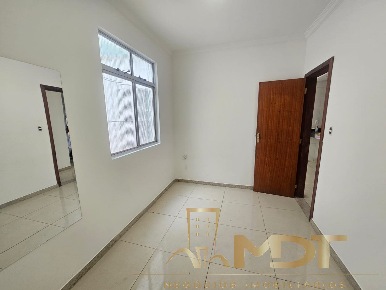 Casa à venda com 4 quartos, 200m² - Foto 10