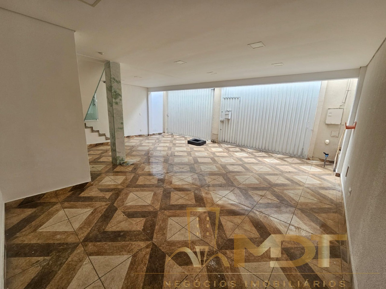 Casa à venda com 4 quartos, 200m² - Foto 4