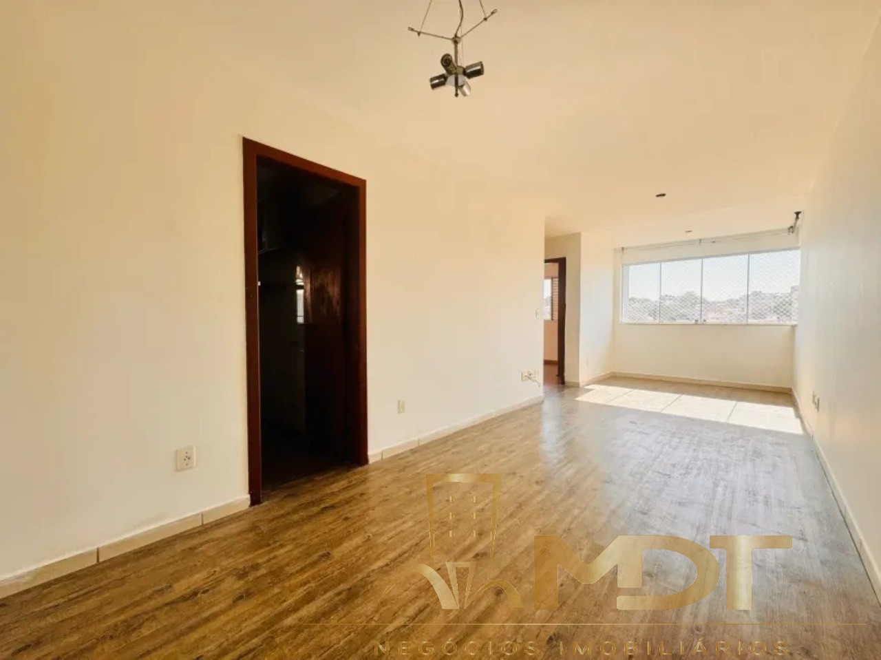 Apartamento à venda com 2 quartos, 60m² - Foto 1