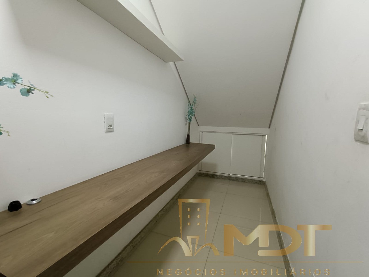 Apartamento à venda com 2 quartos, 75m² - Foto 17