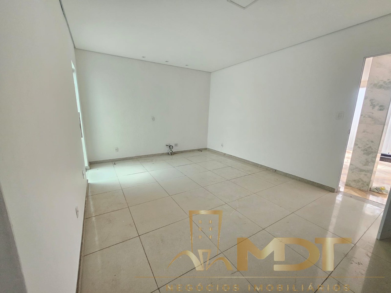 Casa à venda com 4 quartos, 200m² - Foto 7