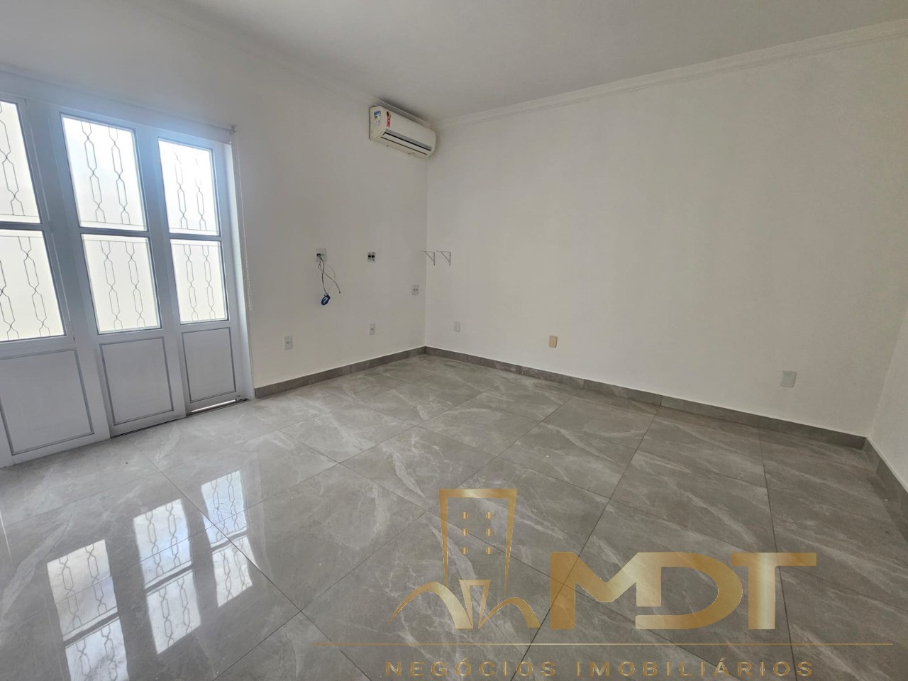 Casa à venda com 4 quartos, 200m² - Foto 18