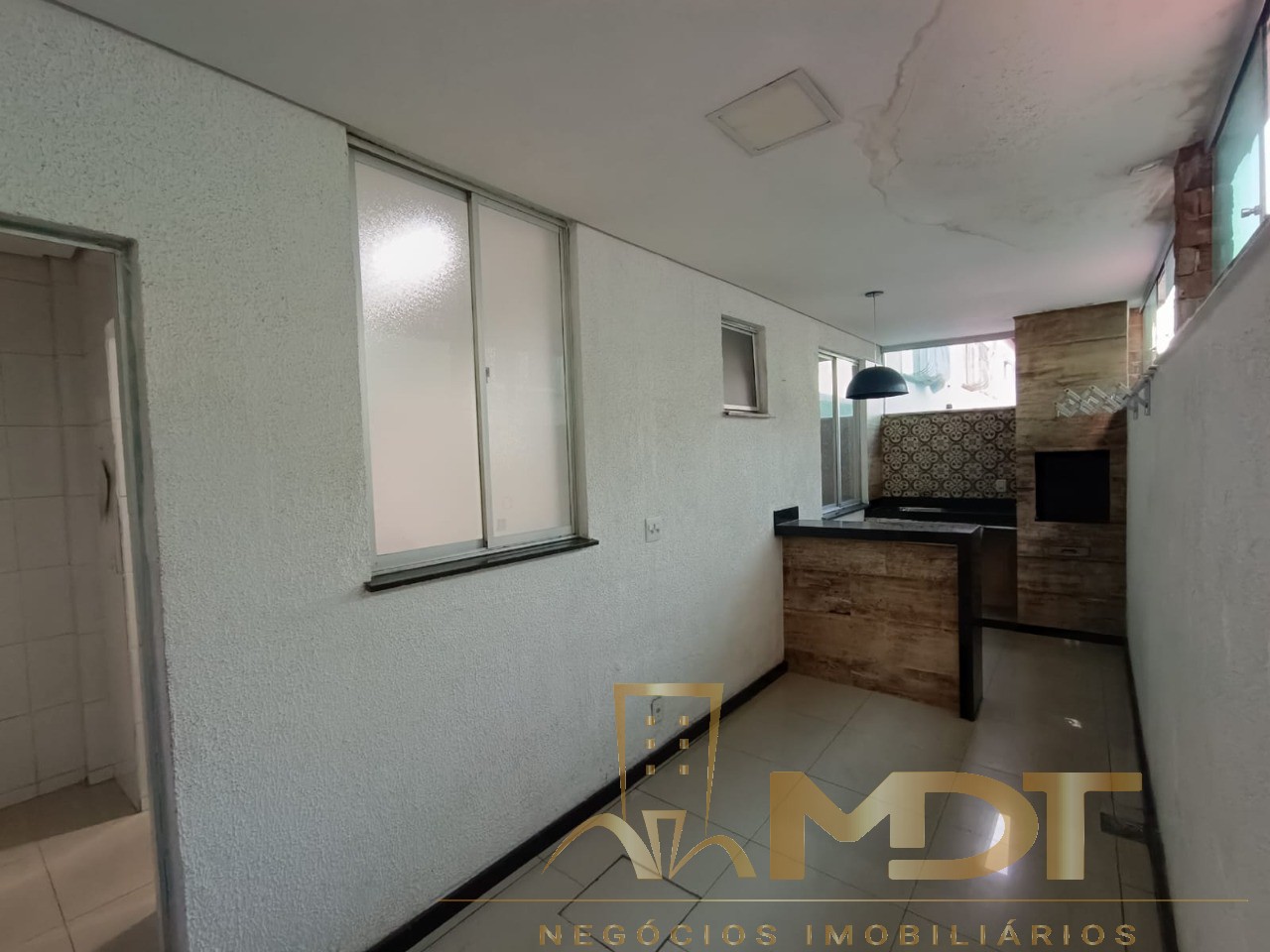 Apartamento à venda com 2 quartos, 75m² - Foto 1