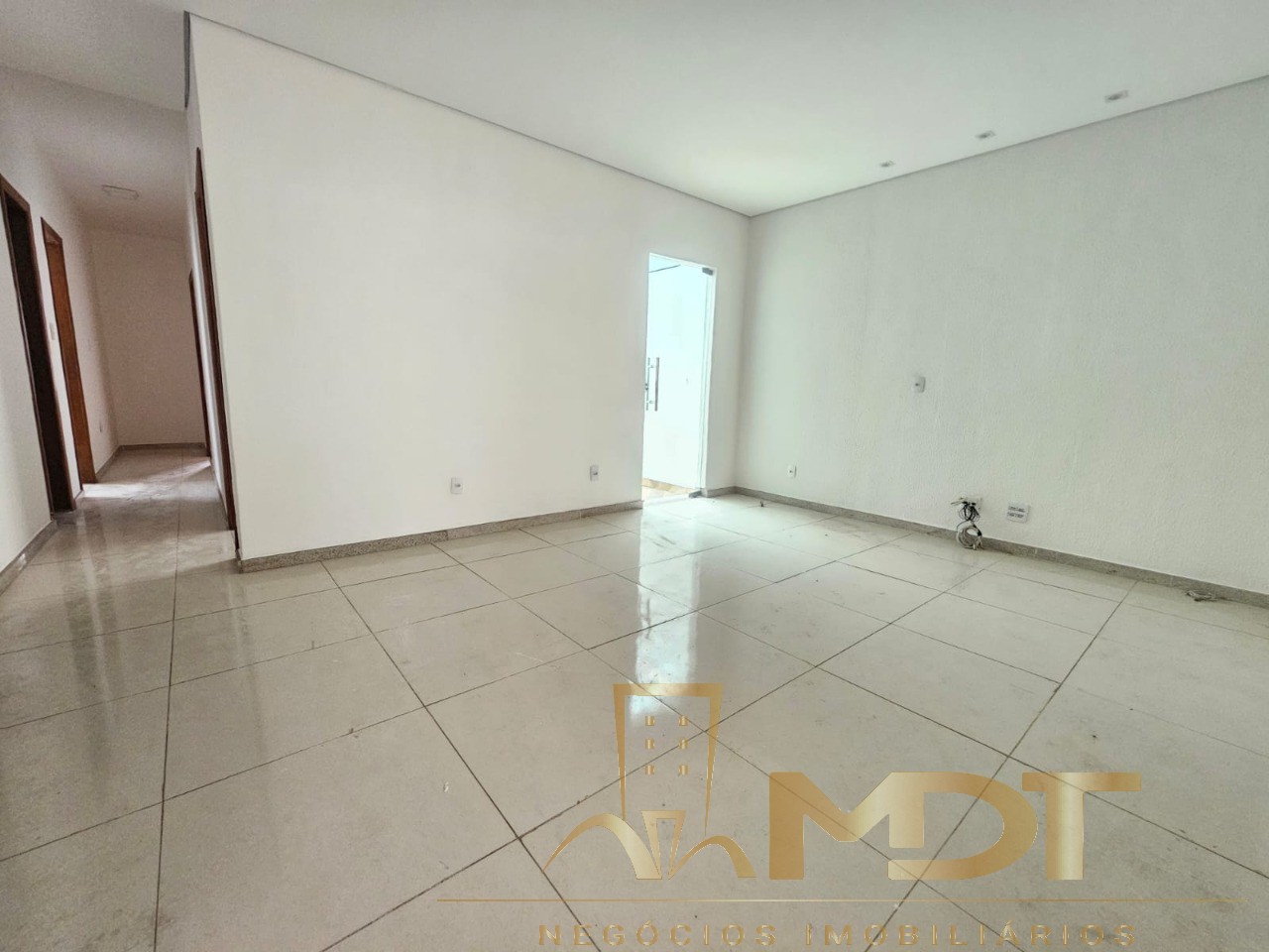 Casa à venda com 4 quartos, 200m² - Foto 9