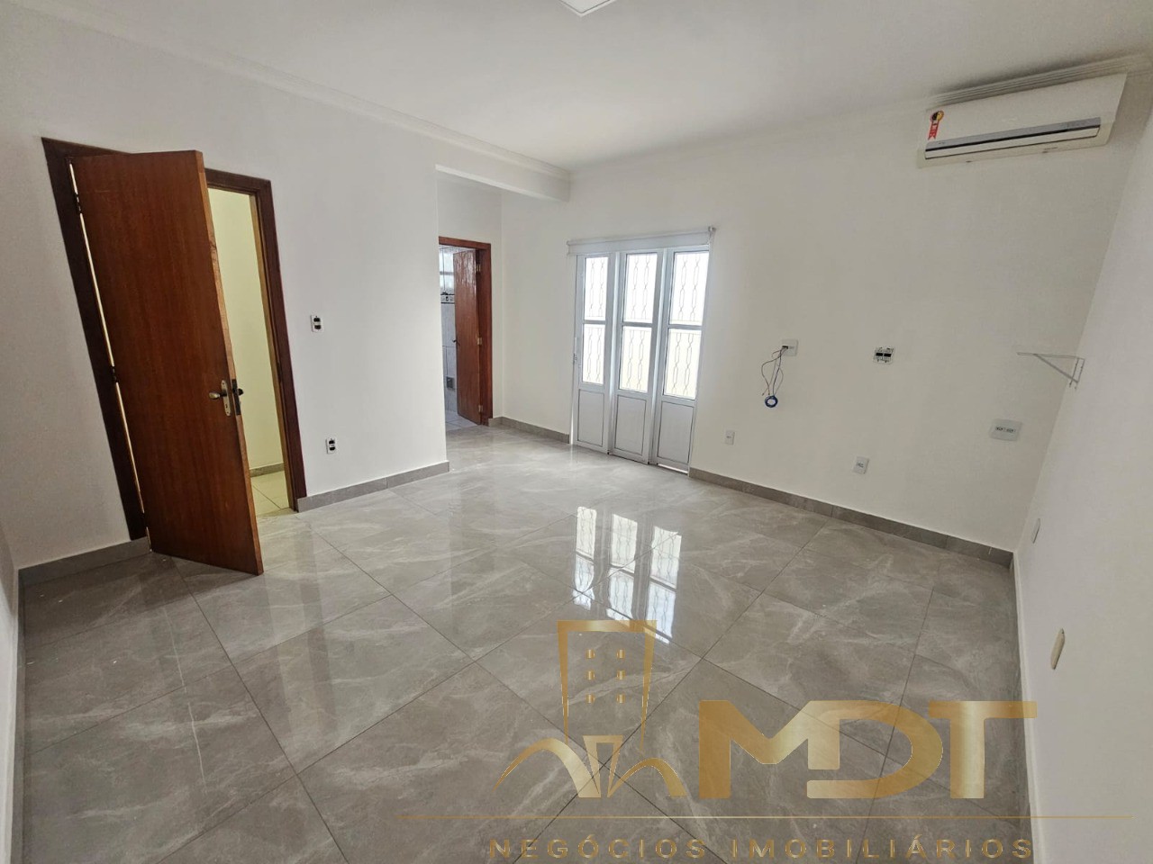 Casa à venda com 4 quartos, 200m² - Foto 19