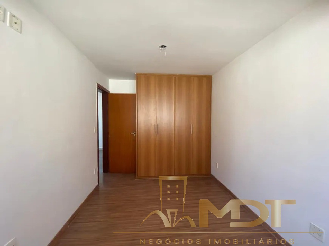 Apartamento à venda com 2 quartos, 60m² - Foto 11