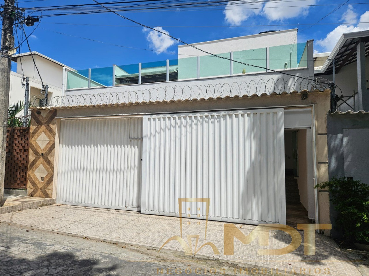 Casa à venda com 4 quartos, 200m² - Foto 3