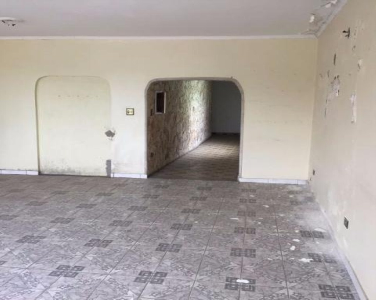 Casa à venda e aluguel com 5 quartos, 300m² - Foto 2