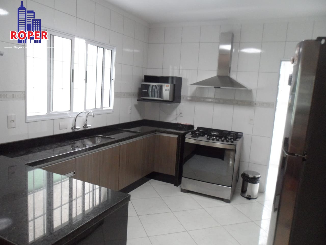 Casa à venda com 3 quartos, 220m² - Foto 18