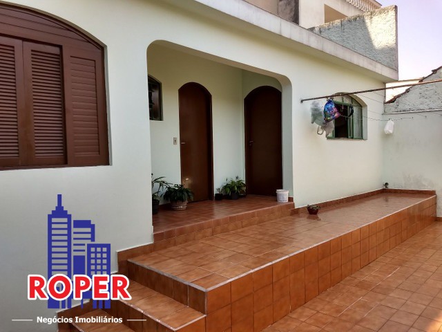 Casa à venda com 3 quartos, 236m² - Foto 2