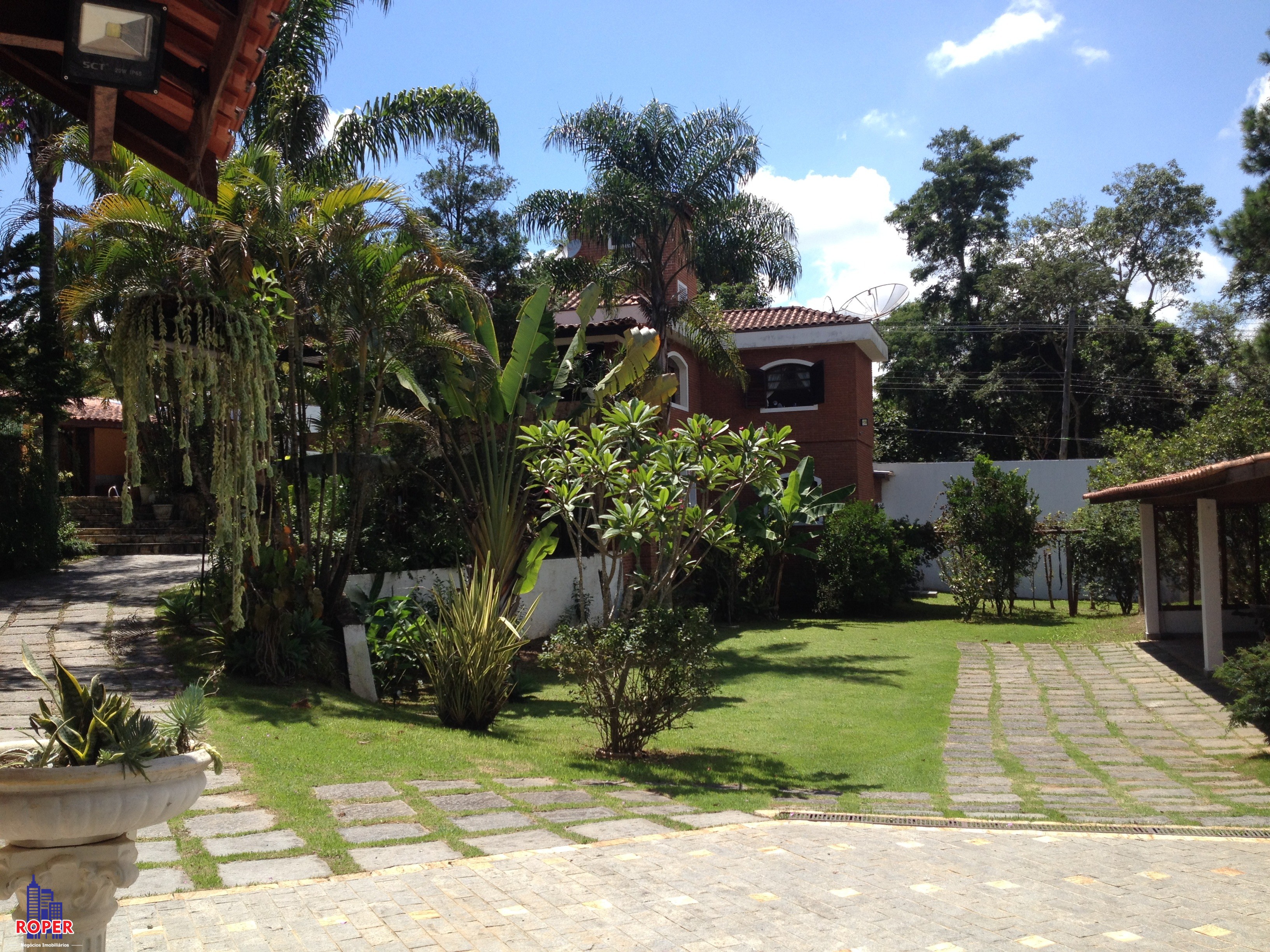 Casa à venda e aluguel com 4 quartos, 1400m² - Foto 10