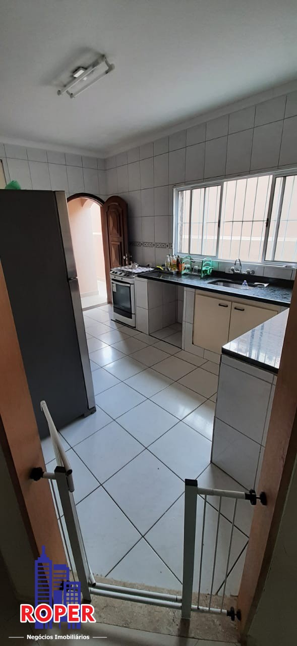 Casa à venda com 3 quartos, 240m² - Foto 14