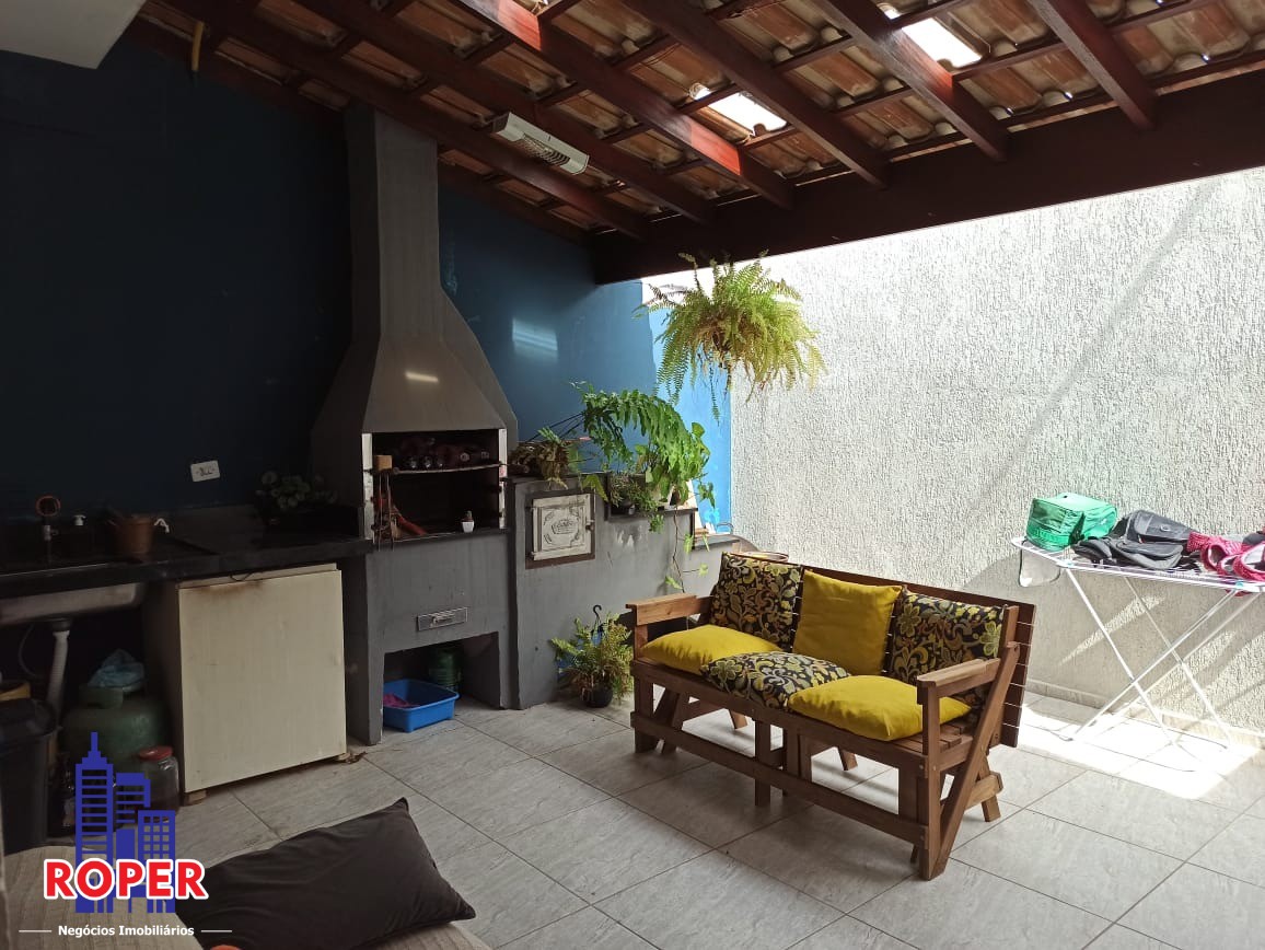 Casa à venda com 3 quartos, 120m² - Foto 1