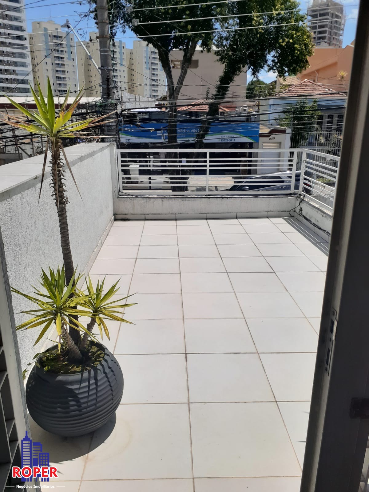 Casa à venda com 3 quartos, 230m² - Foto 1