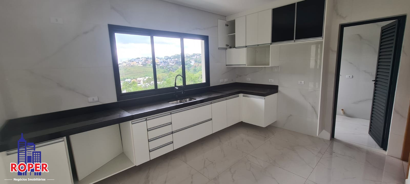 Casa à venda e aluguel com 3 quartos, 450m² - Foto 4