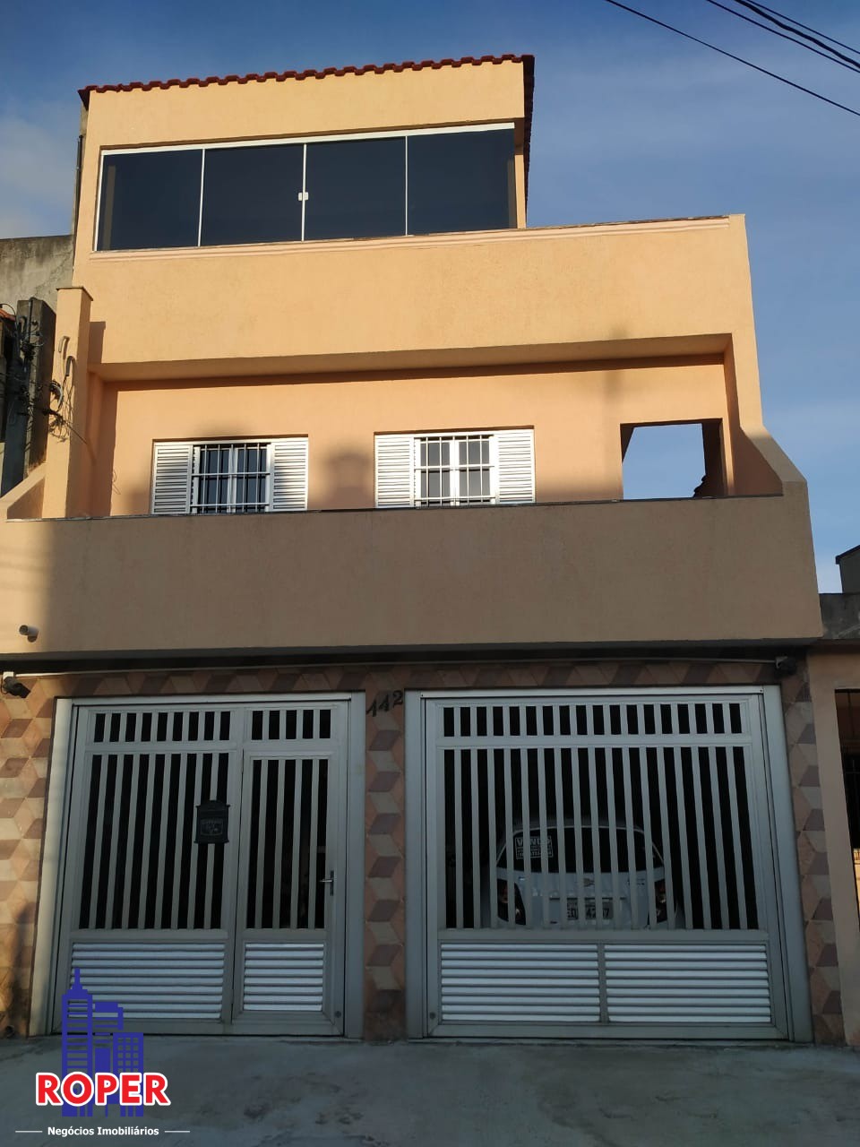 Casa à venda com 3 quartos, 226m² - Foto 1