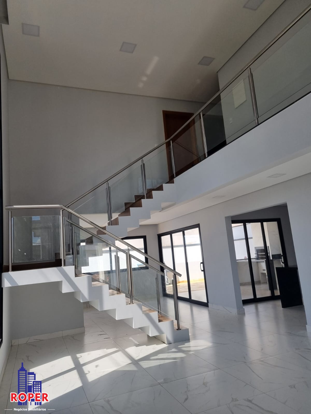 Casa à venda com 4 quartos, 282m² - Foto 9