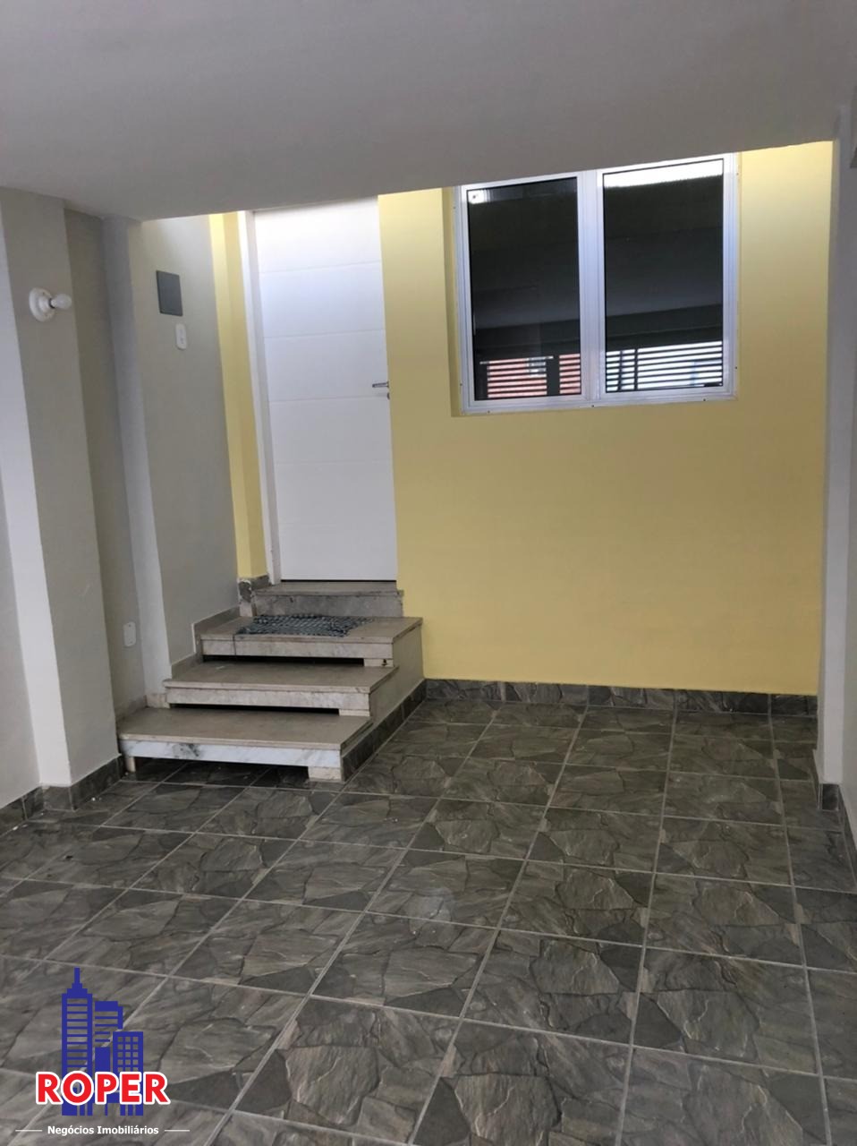 Casa à venda e aluguel com 3 quartos, 100m² - Foto 2