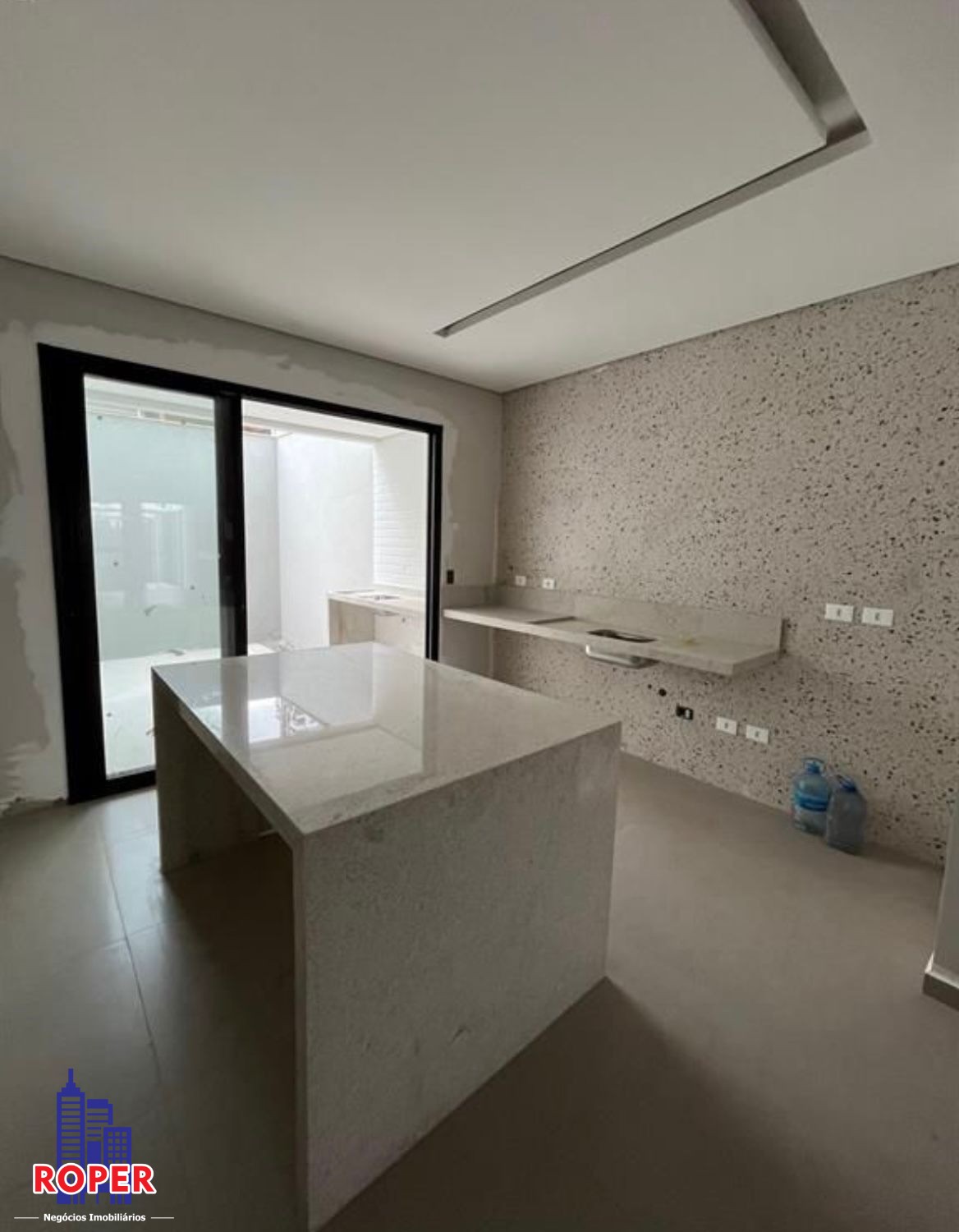 Casa à venda com 4 quartos, 150m² - Foto 2