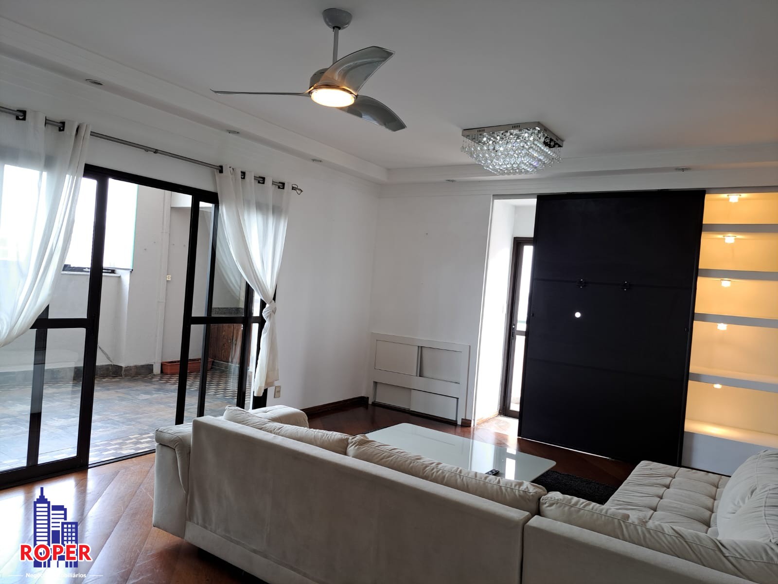 Apartamento à venda com 4 quartos, 214m² - Foto 1