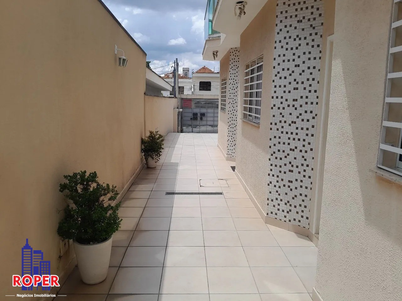 Casa à venda e aluguel com 2 quartos, 100m² - Foto 1