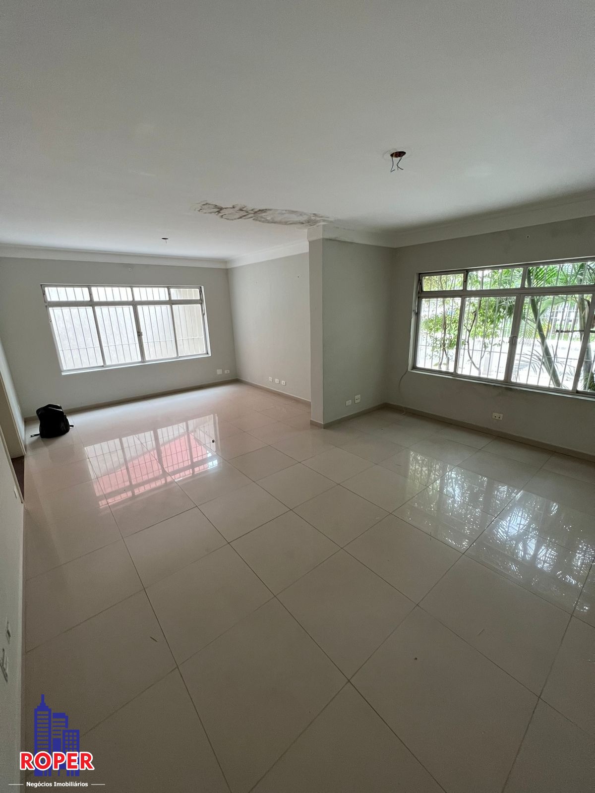 Casa à venda com 4 quartos, 205m² - Foto 2