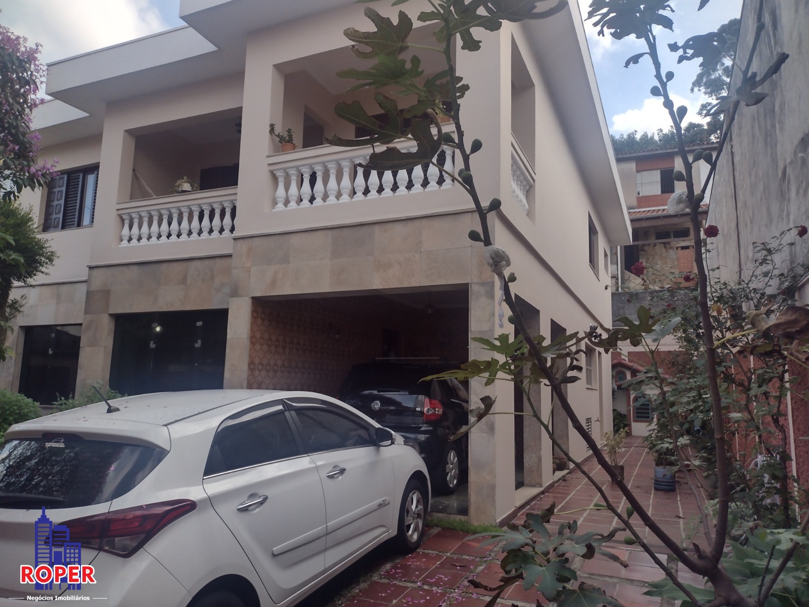 Casa à venda e aluguel com 4 quartos, 315m² - Foto 2