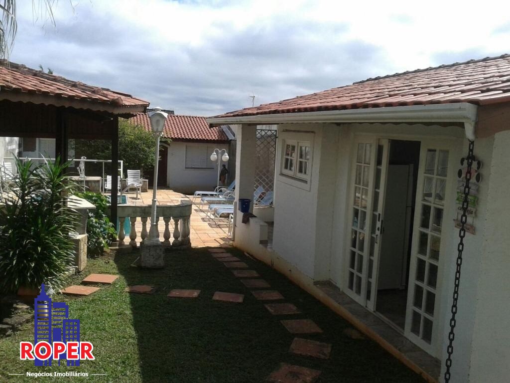 Casa à venda com 4 quartos, 500m² - Foto 1