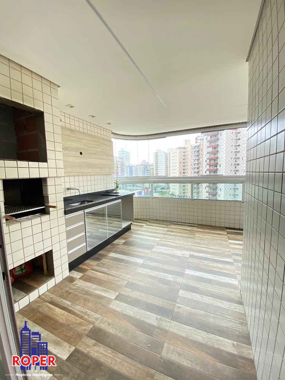 Apartamento à venda com 4 quartos, 233m² - Foto 1