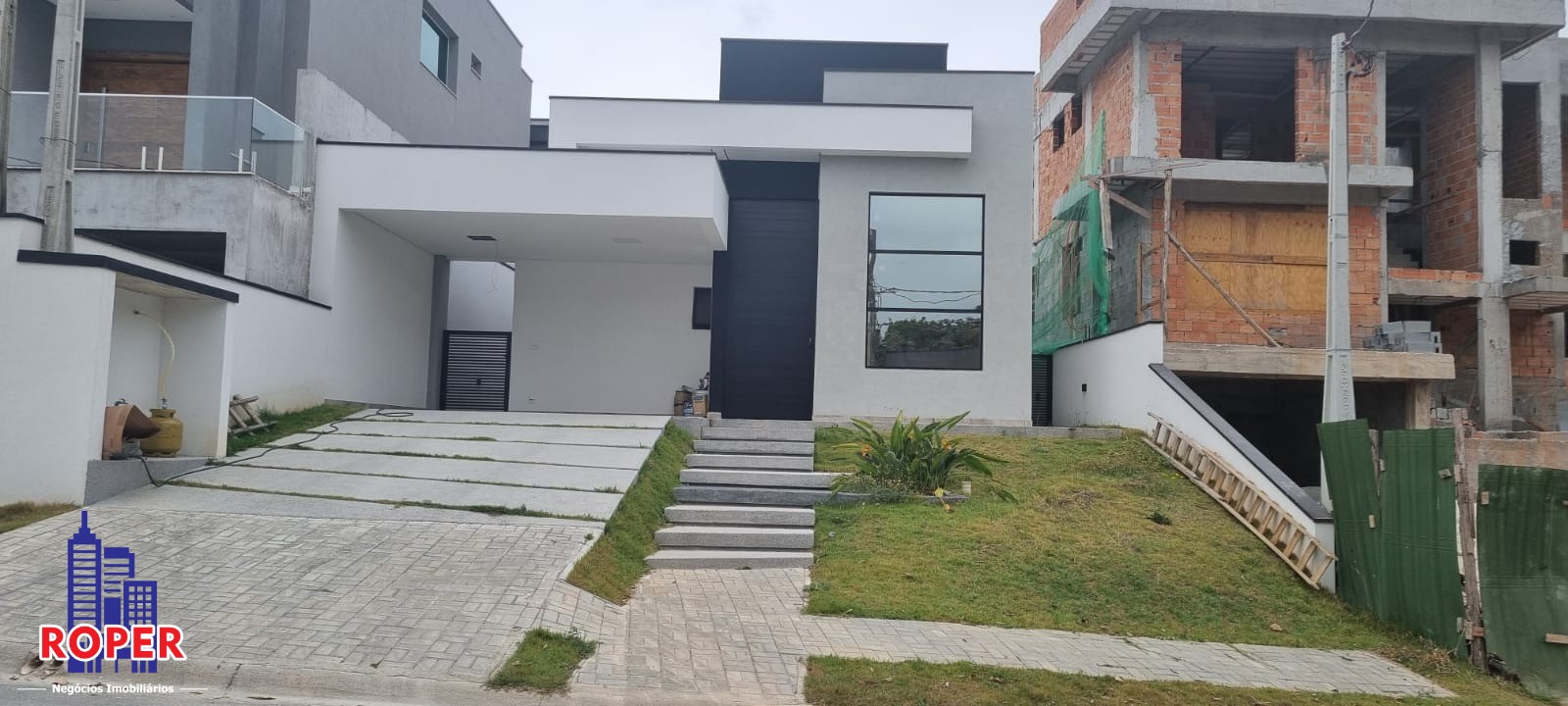 Casa à venda com 3 quartos, 321m² - Foto 2