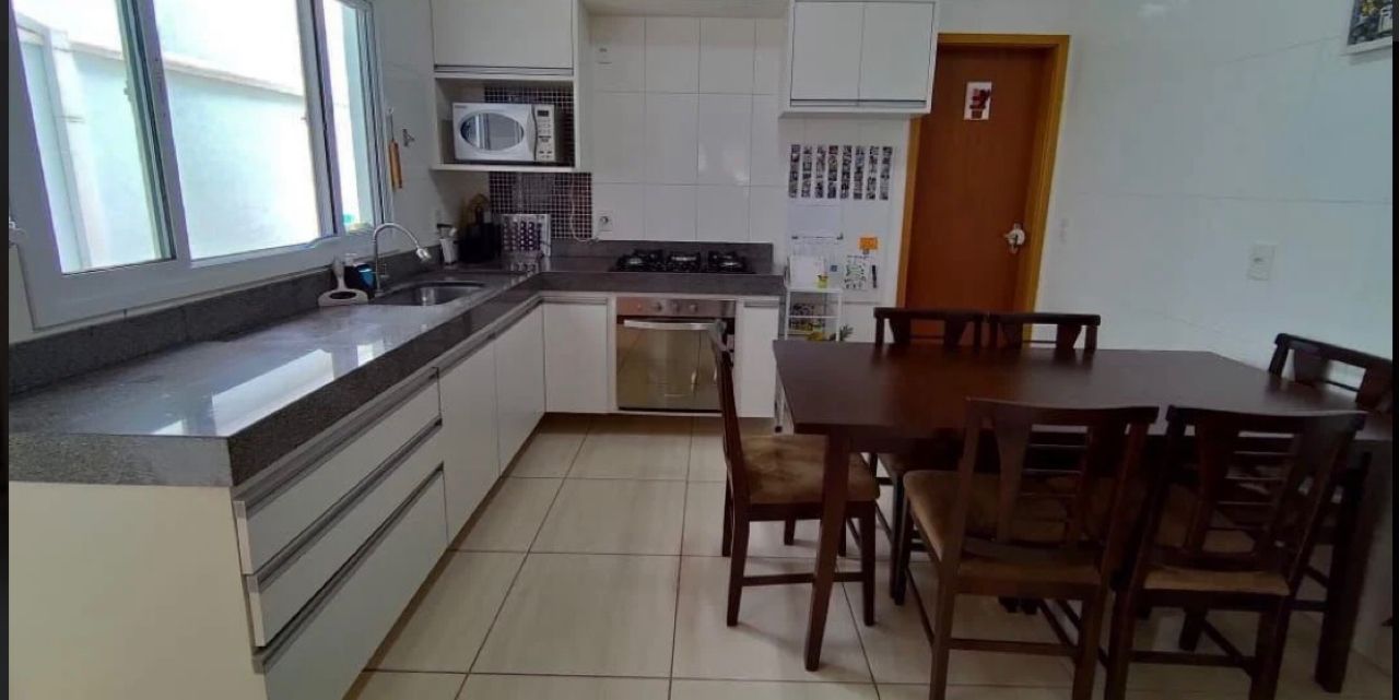 Casa à venda com 3 quartos, 100m² - Foto 3