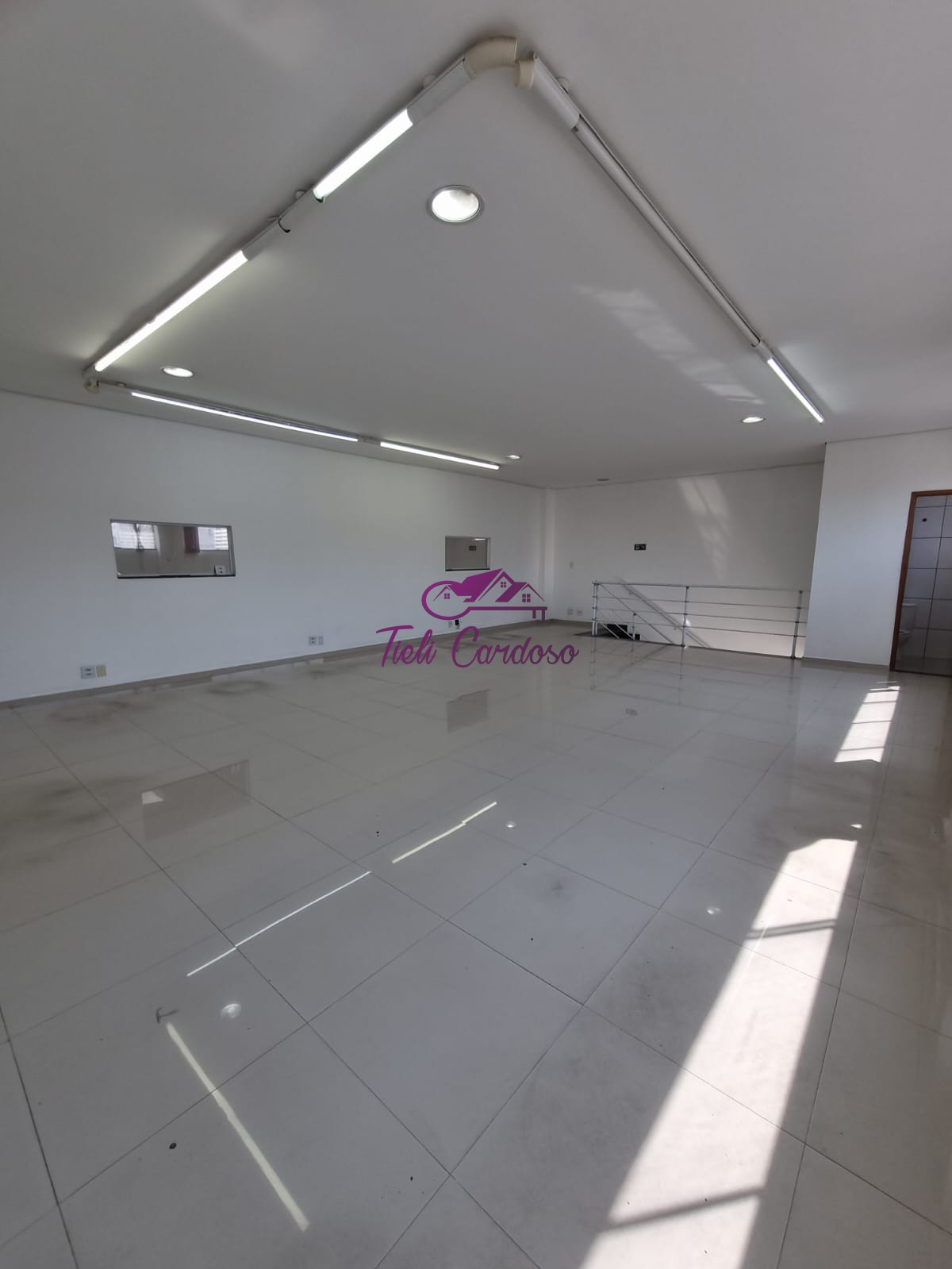 Depósito-Galpão-Armazém para alugar, 540m² - Foto 2