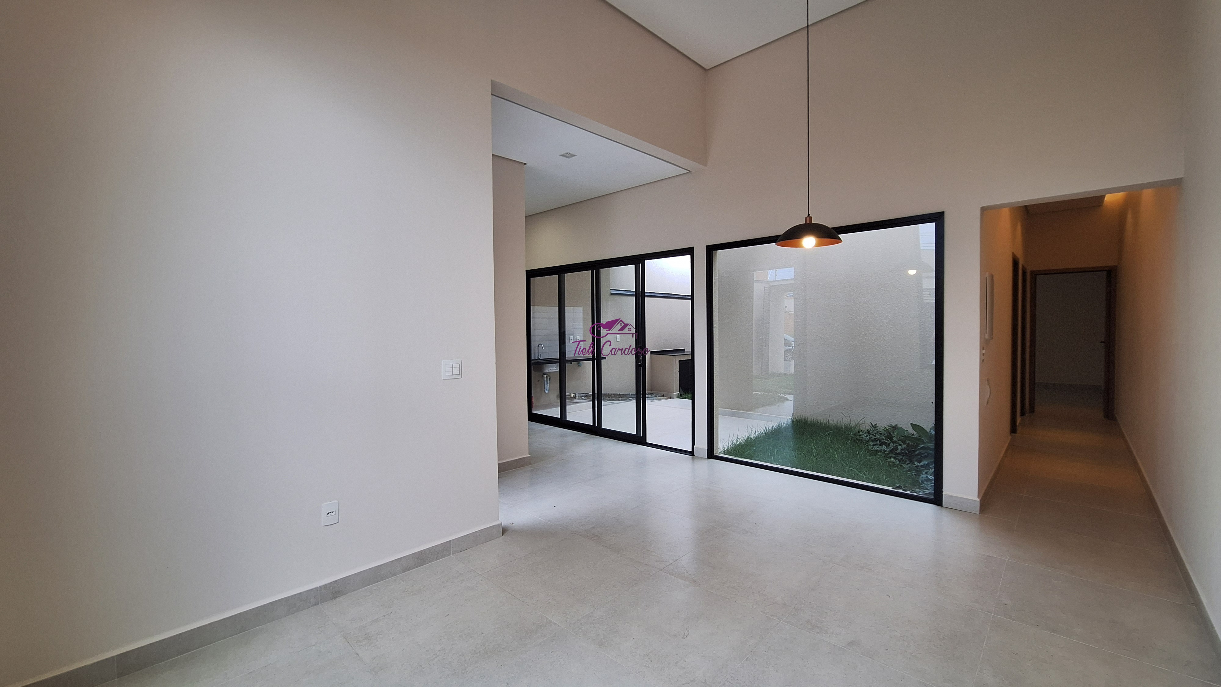 Casa à venda com 2 quartos, 150m² - Foto 1