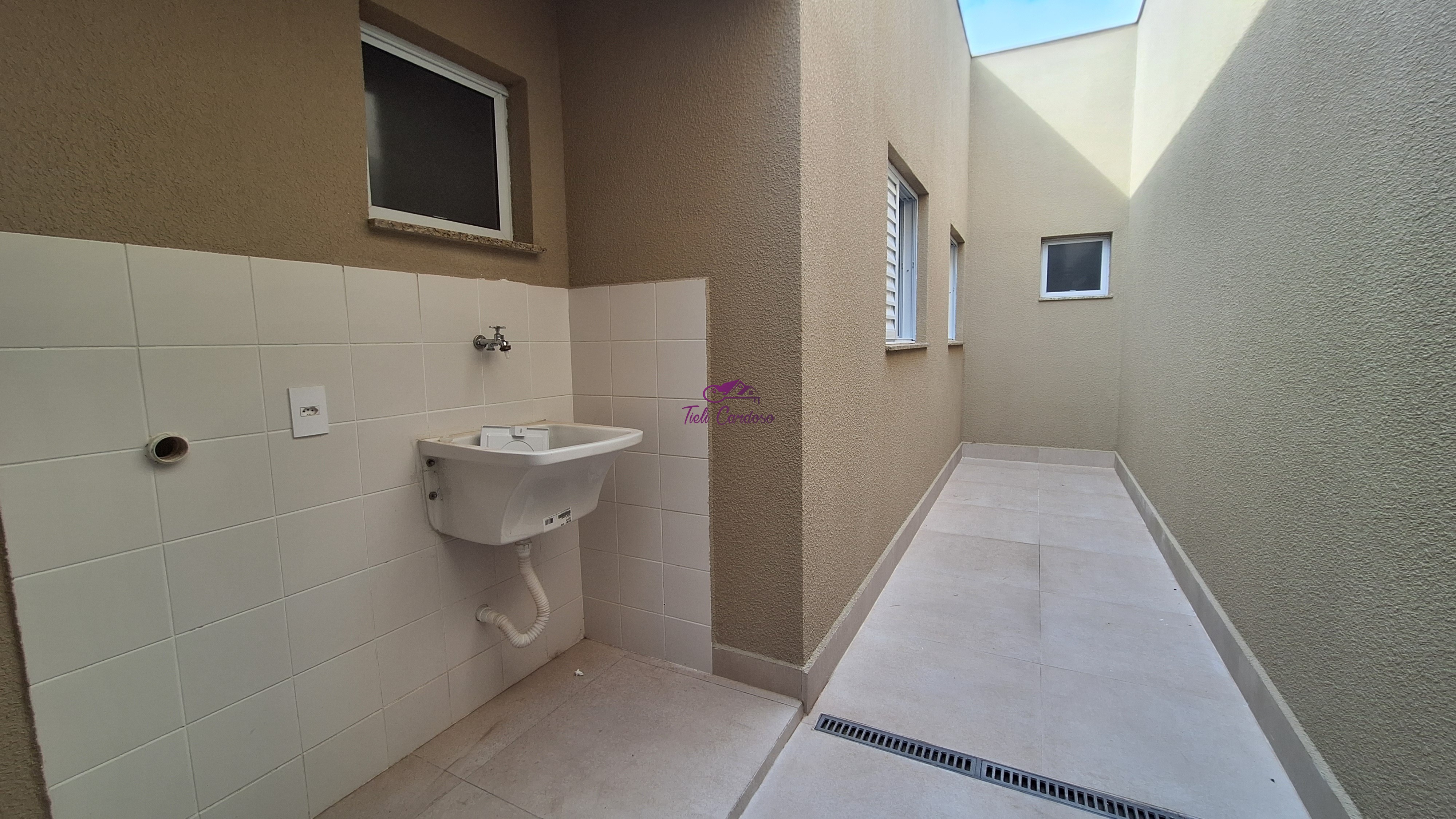 Casa à venda com 2 quartos, 100m² - Foto 4