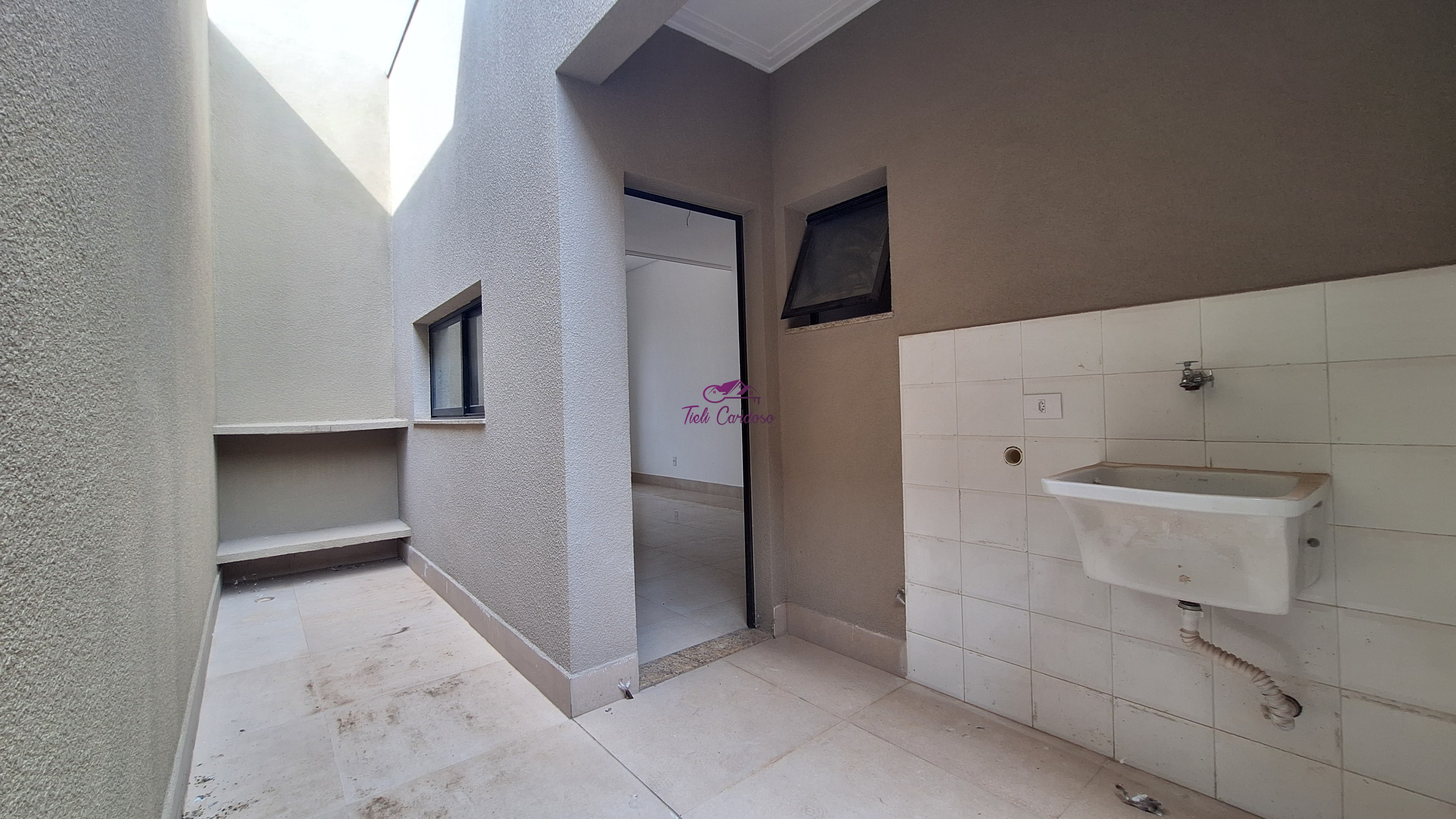 Casa à venda com 2 quartos, 100m² - Foto 5