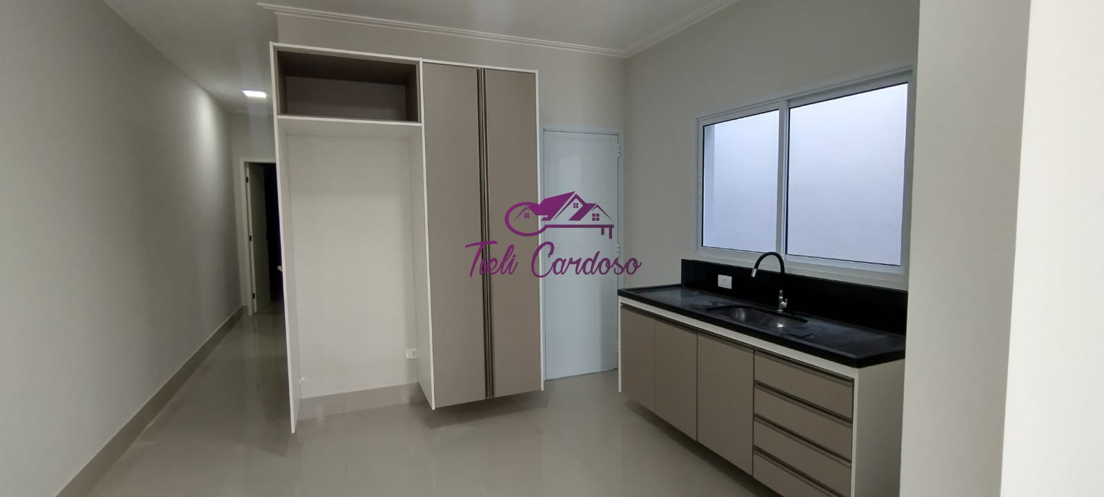 Casa à venda com 2 quartos, 100m² - Foto 1