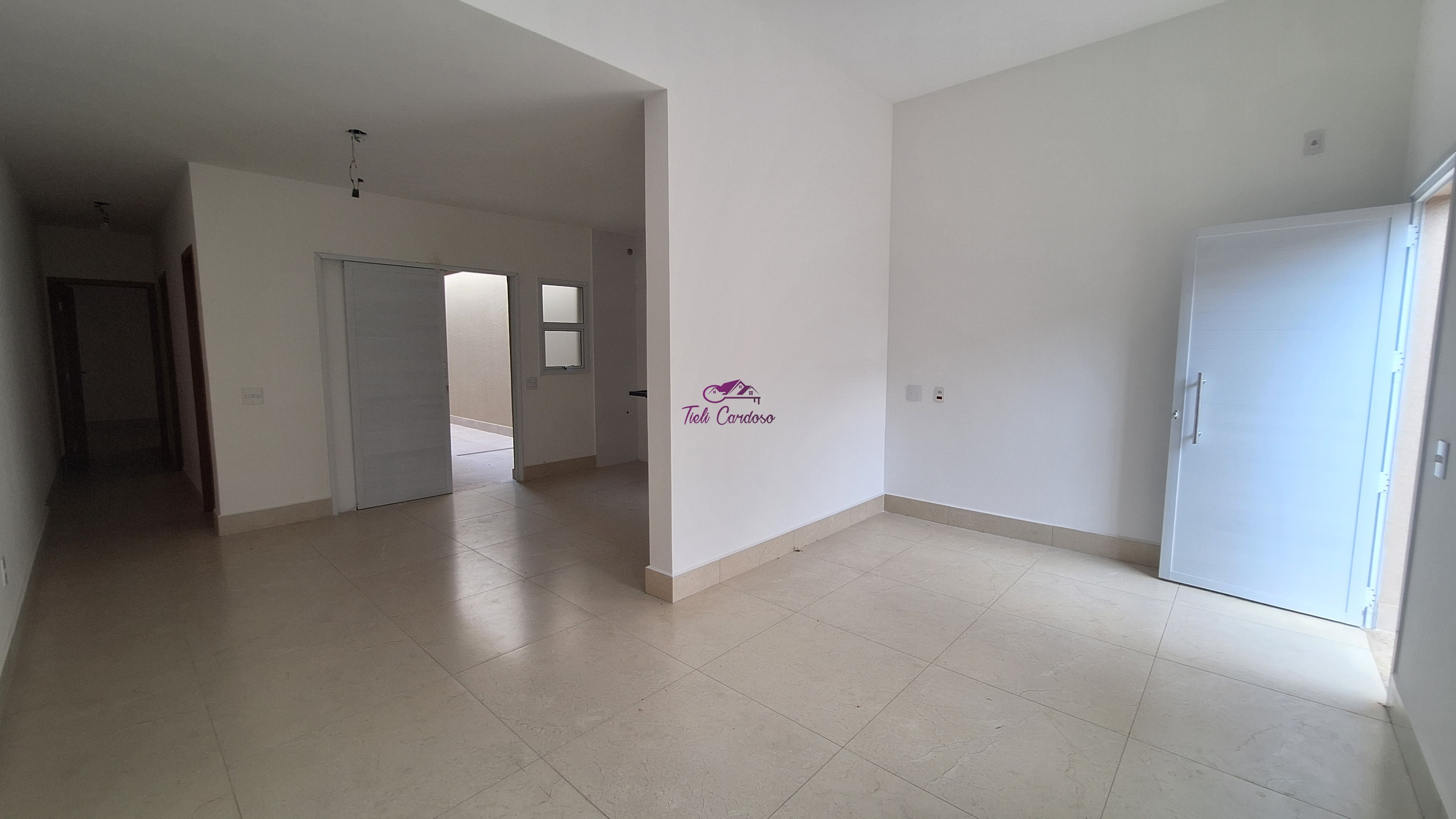 Casa à venda com 2 quartos, 100m² - Foto 1