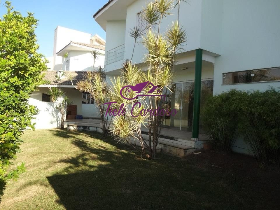 Casa à venda e aluguel com 6 quartos, 290m² - Foto 1